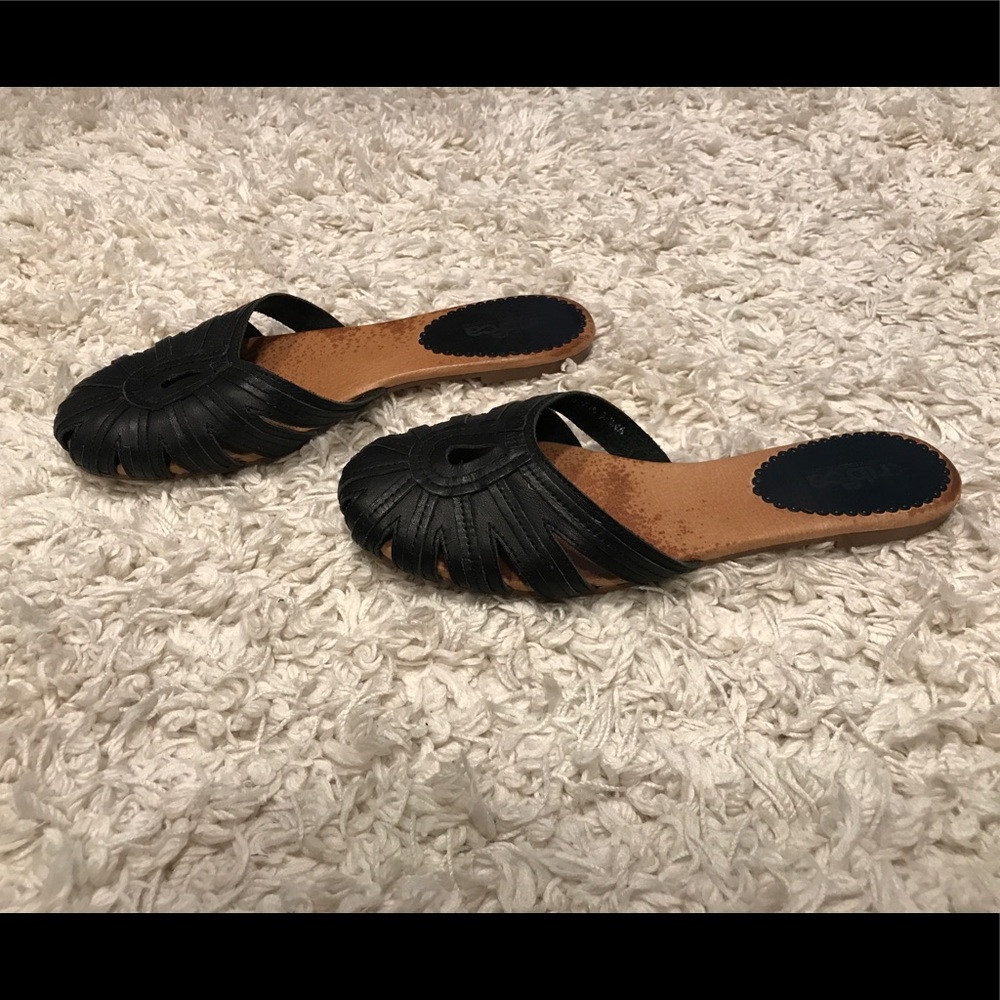 Kenneth Cole leather slides